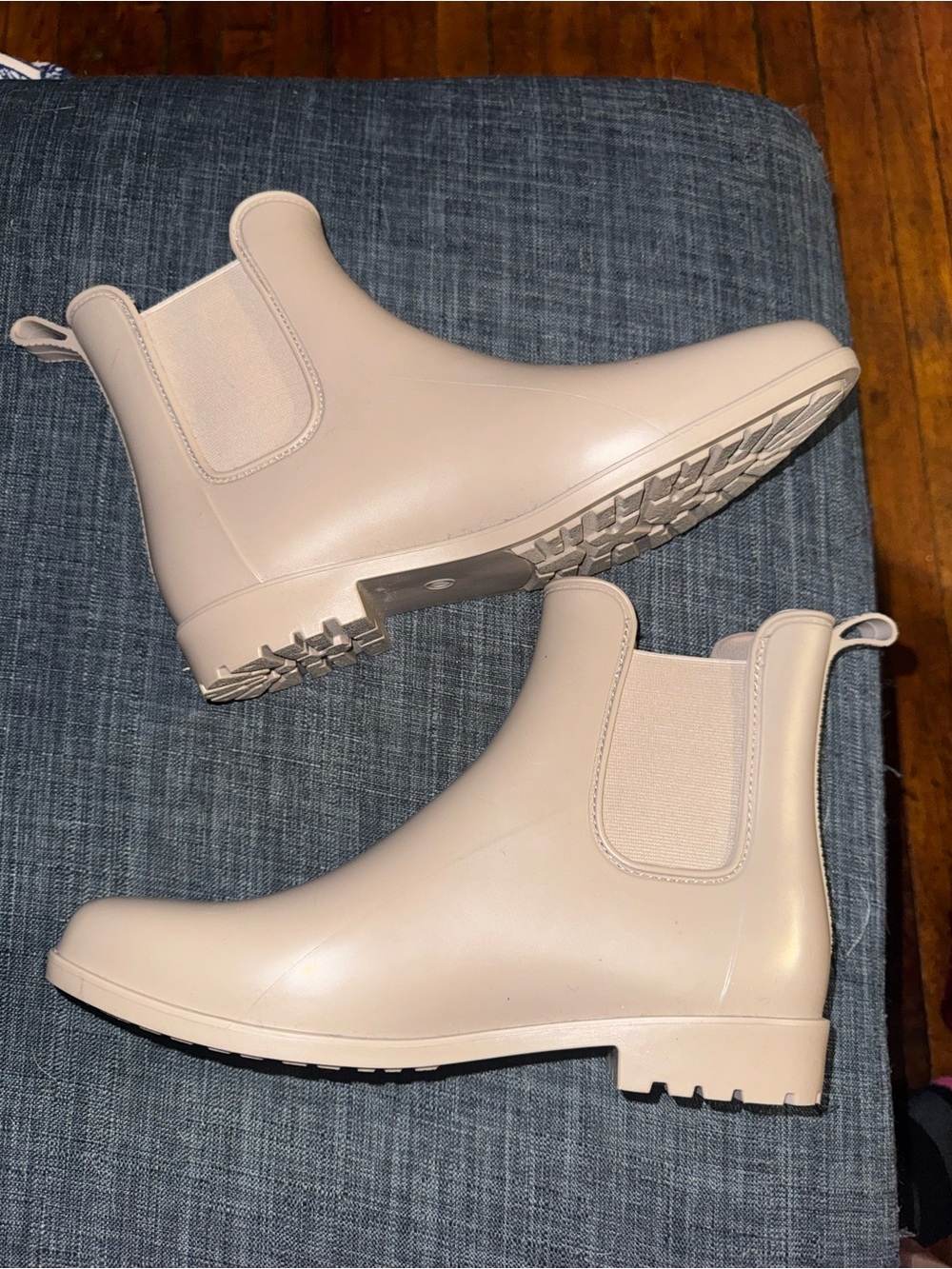 A New Day (Target) Women’s “Chelsea” Waterproof Pull On Rain Boots Size 10